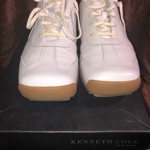Men’s White Kenneth Cole Tie up Shoes.